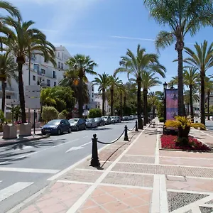 Puerto Banus. Urb Jardines Del Puerto. For Up To 6 Apartamento Marbella